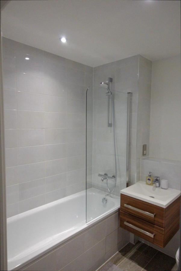 Modern 2 Bed Apartment With Central Location Birmingham Esterno foto