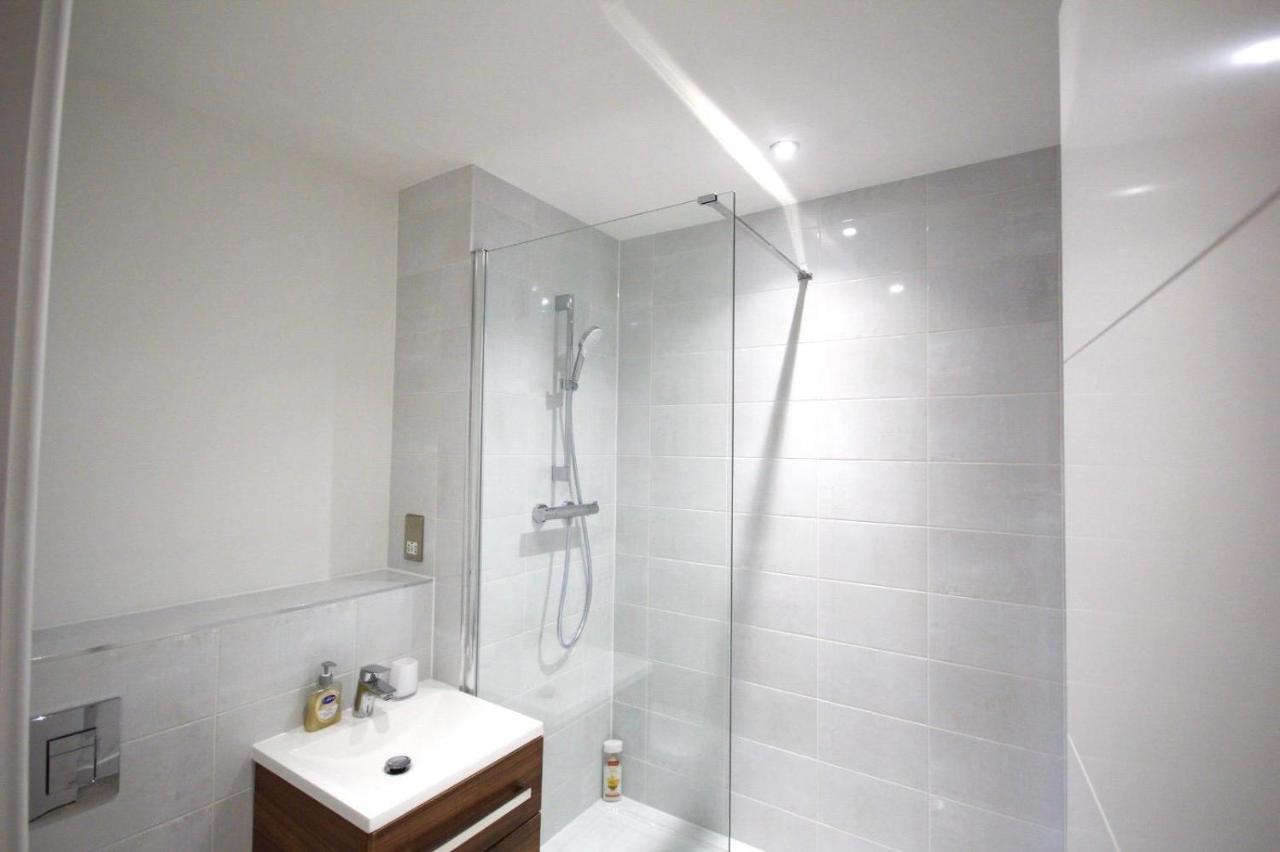 Modern 2 Bed Apartment With Central Location Birmingham Esterno foto